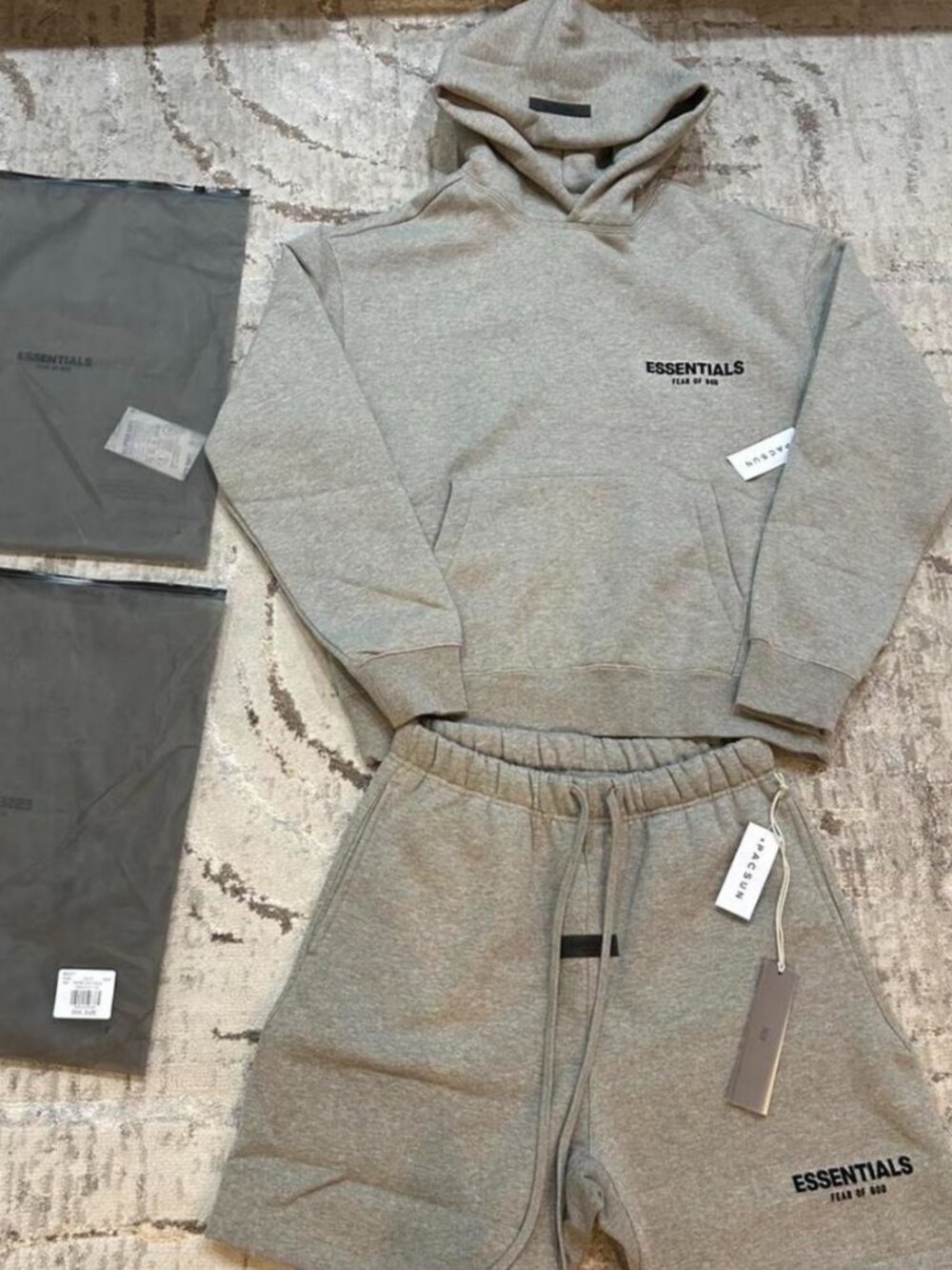 Essentials Medium New hoodie and shorts set